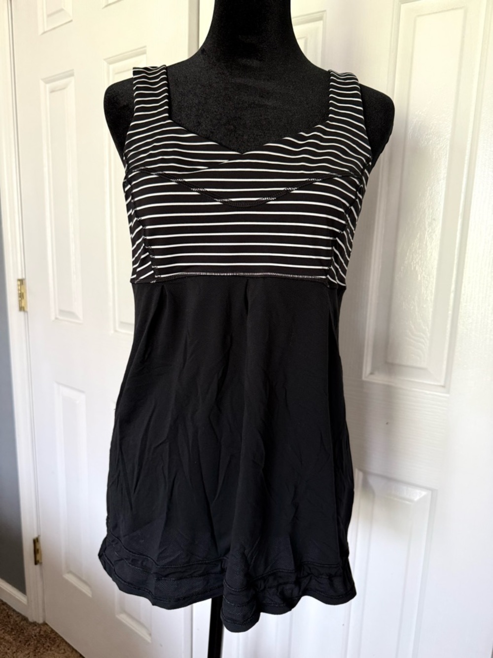Lululemon Tame Me Tank 8 Black Stripe Cinch Hem Athleisure Yoga